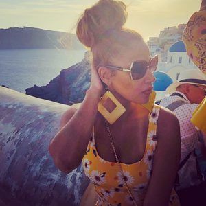 Meet your Posher, Clari